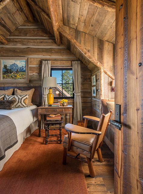 Rustic Mountain Homes, Rustic Bedroom Design, Cabin Bedroom, Log Cabin Homes, Luxe Interiors, Mountain Homes, Cabin In The Woods, Timber Framing, Rustic Bedroom