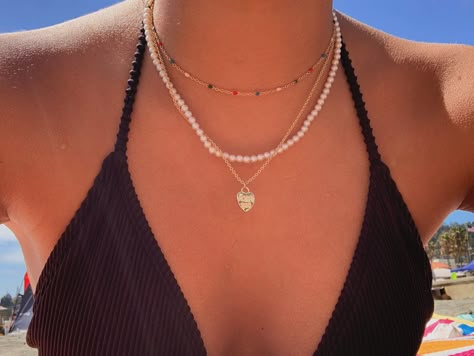 Cheap Summer Necklaces, Beach Layered Necklaces, Summer Outfits Necklace, 2023 Summer Accessories, Layered Summer Necklaces, Aesthetic Summer Necklace, Bead Necklace Layering, Summer Necklace Beach Beads, Beachy Layered Necklaces