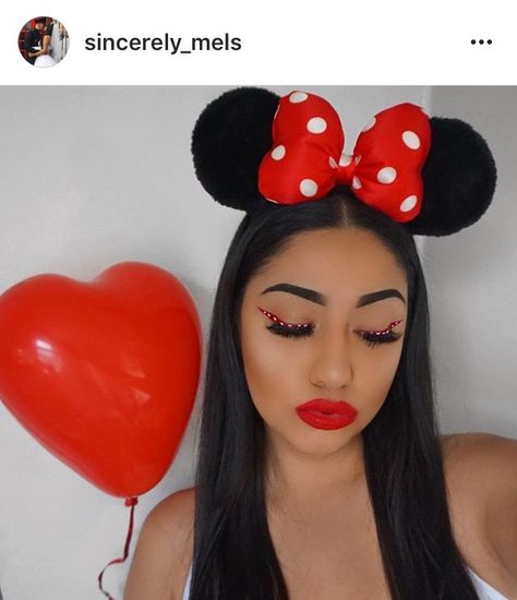 Minnie Mouse Makeup Halloween, Mice Makeup Halloween, Minnie Mouse Makeup Ideas, Mickey Mouse Makeup, Black Winged Eyeliner, Minnie Mouse Makeup, Scooby Doo Halloween Costumes, Minnie Costume, Halloween Makeup For Kids