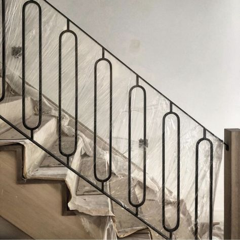 Garde Corps Metal, Montana Labelle, Wrought Iron Stair Railing, Staircase Wall Decor, Timber Staircase, Staircase Railing Design, Handrail Design, Staircase Handrail, Wrought Iron Stairs