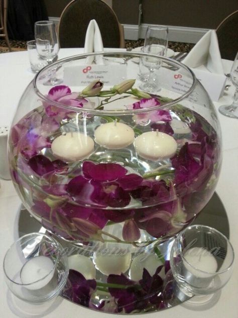 Tremendous Ways To Repuspose Fishbowls In Your Home Decor - World inside pictures Fish Bowl Centerpiece Wedding, Fish Bowl Decorations, Fishbowl Centerpiece, Candles Centerpieces, Glass Bowl Centerpieces, Branch Centerpieces Wedding, Floating Candle Centerpieces, Rose Flower Arrangements, Candles Wedding