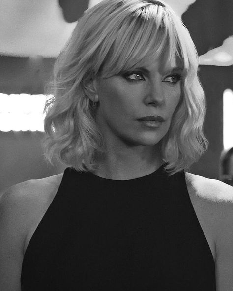 Instagram Atomic Blonde Outfits, Atomic Blonde Charlize Theron, Charlize Theron Short Hair, Charliez Theron, Blond Bob, Charlize Theron Hair, Celebrity Hair Colors, Atomic Blonde, Celebrity Hair