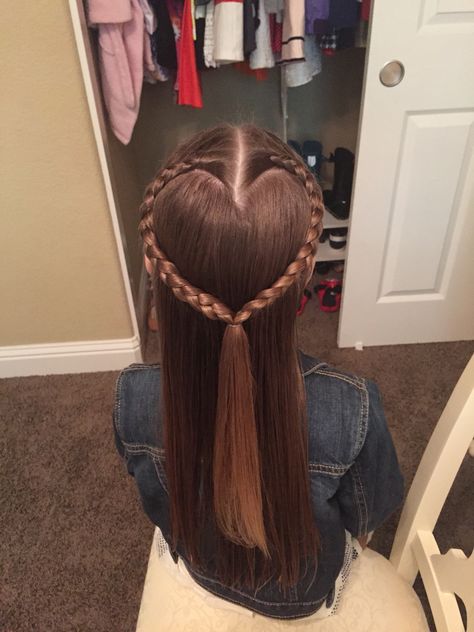 Heart Hairstyle For Kids Easy, Braid Hair Dos, Heart Braid, Sport Hair, Hair Tutorials For Medium Hair, Heart Hair, Heart For Kids, Aesthetic Images, Girls Hair