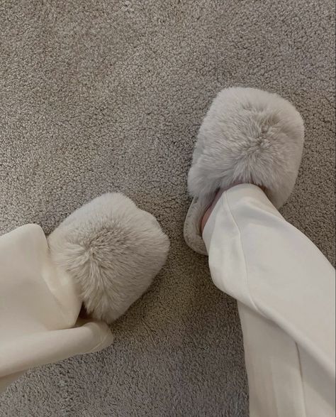 Fluffy Slippers, Slide Slippers, Effortlessly Chic Outfits, Bachelorette Party Themes, Princess Aesthetic, Highlight Icons, Beige Aesthetic, Winter Aesthetic, Instagram Highlight Icons