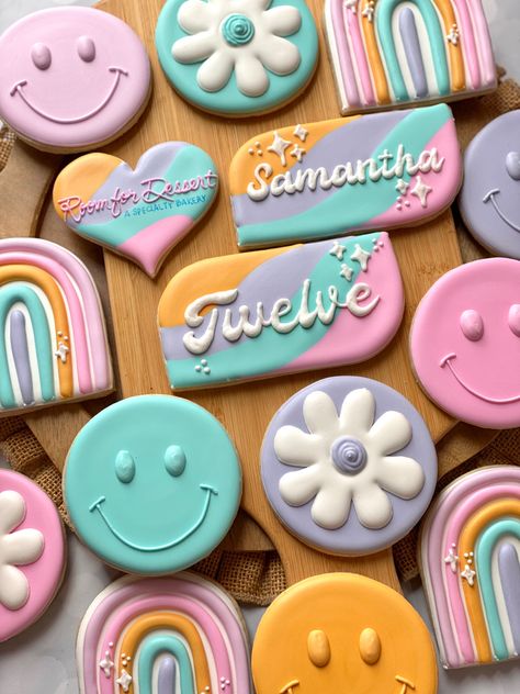 Preppy Cookies For Birthday, Good Vibes Cookies, Girly Birthday Cookies, Girly Cookies Decorated, Girly Sugar Cookies, Groovy Cookies Decorated, Preppy Cookies, Summer Cookies Decorated, Birthday Royal Icing Cookies