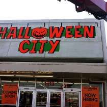 90s-2000s Halloween Nostalgia Childhood Halloween store Halloween In The 2000s, 200s Halloween, Halloween Nastolgia, Halloween 2000s Nostalgia, 2000 Halloween Aesthetic, 90s Halloween Nostalgia, Halloween Nostalgia 2000s, 70s Halloween Aesthetic, Nostalgic Halloween Aesthetic