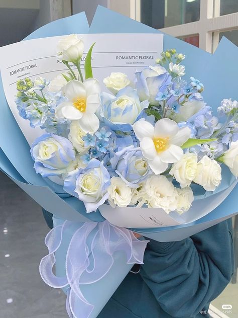 Light Blue Bouquet, Blue Flower Bouquet, Blue Hydrangea Bouquet, Taehyung Ff, Study Together, Romantic Wedding Colors, Blue Flowers Bouquet, Marriage Contract, Flower Boquet