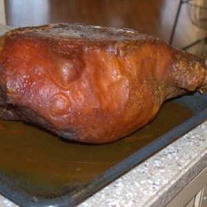 Whole Ham Recipes, Country Ham Recipes, Precooked Ham, Ham In The Oven, Best Food Gifts, Whole Ham, Fall Favorites Recipes, Corn Beef, Honey Baked