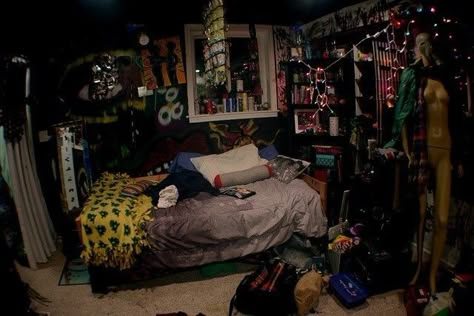 90s Room, Grunge Bedroom, Chill Room, Grunge Room, Room Goals, Redecorate Bedroom, Aesthetic Rooms, Pretty Room, Dreamy Room