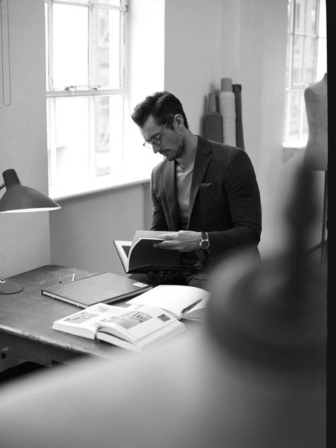 Icon of Style: Supermodel David Gandy Models MANGO Man Looks Business Man Photography, Long Haired Men, Composition Photo, Business Portrait Photography, Headshot Poses, Corporate Portrait, Portrait Photography Men, Francisco Lachowski, Business Photoshoot