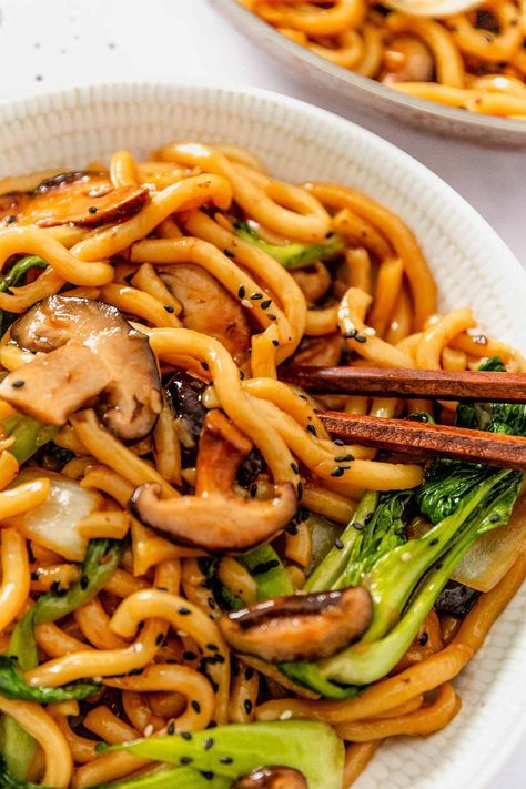 Vegetable Yaki Udon, Udon Noodle Bowl, Vegan Udon, Healthy Noodle Recipes, Chewy Noodles, Udon Noodles Recipe, Fried Udon, Asian Soup Noodle, Yaki Udon