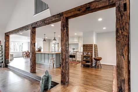 Give any modern home a rustic touch with some wooden beam pillars and edging to your wall Wooden Columns Interior Modern, Wood Pillars Interior, Apartment Flip, Living Room Beams, Indoor Columns, Farmhouse Villa, Goth Japanese, Beam House, Beams Living Room