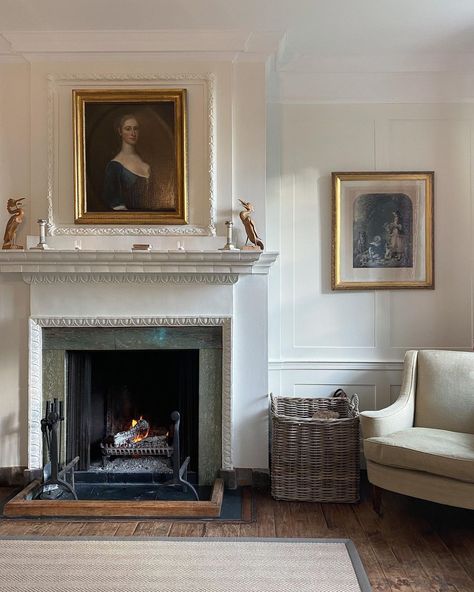 𝐂𝐎𝐓𝐒𝐖𝐎𝐋𝐃 𝐈𝐍𝐓𝐄𝐑𝐈𝐎𝐑 on Instagram: “@hillend.house. A magnificent Queen Anne style country house with a fireplace in every room - just perfect for an autumnal getaway. Head to…” Stove Surround, Classic Living Room Decor, Living Room Classic, Andrea Palladio, Sconces Living Room, House Details, Traditional Fireplace, Classic Living Room, Furniture Office