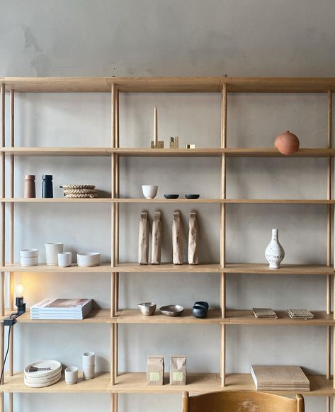 Fogia Bond Shelf, Fogia Bond, Vase Display, Wall Bookshelves, Dream Studio, First Apartment, Shelf Styling, Room Designs, Kitchen Essentials