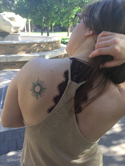 My latest tattoo! A Sun that also resembles a monstrance, which holds the Son. Monstrance Tattoo, Monstrance Art, Eucharist Tattoo, Tattoos Latin, Virgin Mary Tattoos, Mary Tattoos, Rosary Bead Tattoo, Catholic Tattoos, Virgin Mary Tattoo