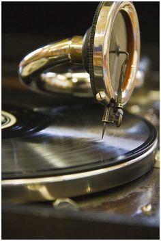 Old Record Player, Cole Porter, Music Playing, Cotton Club, Gatsby Style, Hi-fi, Jazz Age, Record Players, Bioshock