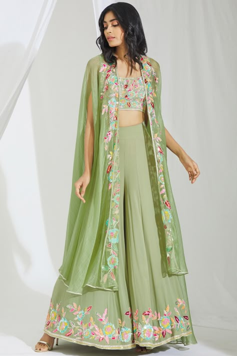 Green Indo Western Outfits, Mehendi Dress, Winter Proposal, Chic Activewear, Mehendi Outfit, Embroidered Cape, Haldi Outfits, Mehendi Outfits, Western Top