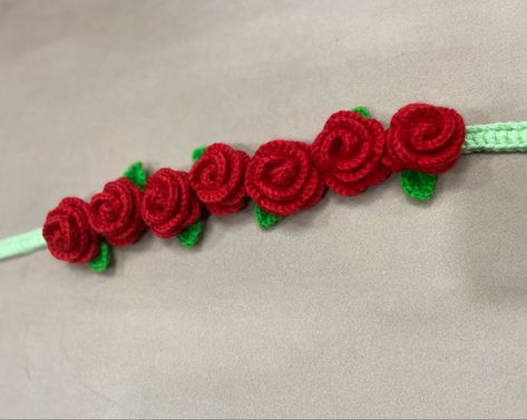 Red roses headband with leaves made by hand @simple_crochet21 #crochet #headband #roses #explore Crochet Rose Headband, Crochet Garland, Crochet Hair Clips, Rose Headband, Crochet Rose, Crochet Hair, Crochet Headband, Crochet Hair Styles, Green Leaves