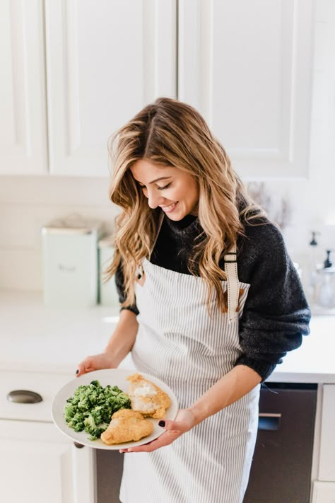 Lifestyle Cooking Photography, Female Chef Aesthetic, Kitchen Chef Photography, Chef Lifestyle Photography, Female Chef Photography, Chef Cooking Photography Kitchens, Kitchen Photoshoot, Chef Portrait, People Cooking