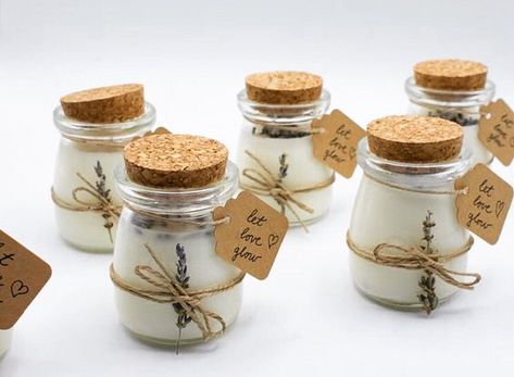 Handmade Lavender Candle Wedding Favors - Small Candle Party Favors - Wedding Candle T4t Wedding, Mason Jar Wedding Favors, Lilin Aroma, Wedding Favour Jars, Bulk Party Favors, Candle Wedding Gift, Candle Party Favors, Favour Jars, Homemade Scented Candles