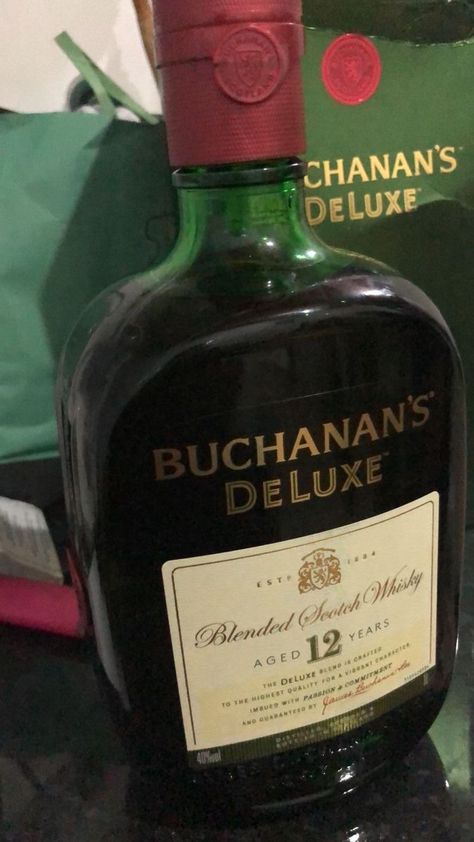 Buchanans Whisky, Buchanans Whiskey, Buchanan Drinks, Buchanan Whiskey, Buchanan Deluxe, Modelo Beer, Coke Drink, Party Night Club Aesthetic, Pretty Alcoholic Drinks