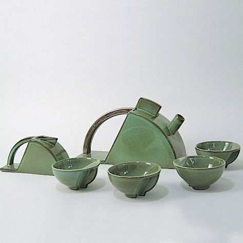 Art Deco Objects Design, Art Deco Tea Set, Art Deco Ceramics Pottery, Art Deco Objects, Art Deco Ceramics, Teaset Ceramic, Ceramic Pottery Art Ideas, Art Deco Teapot, Antique Hand Tools