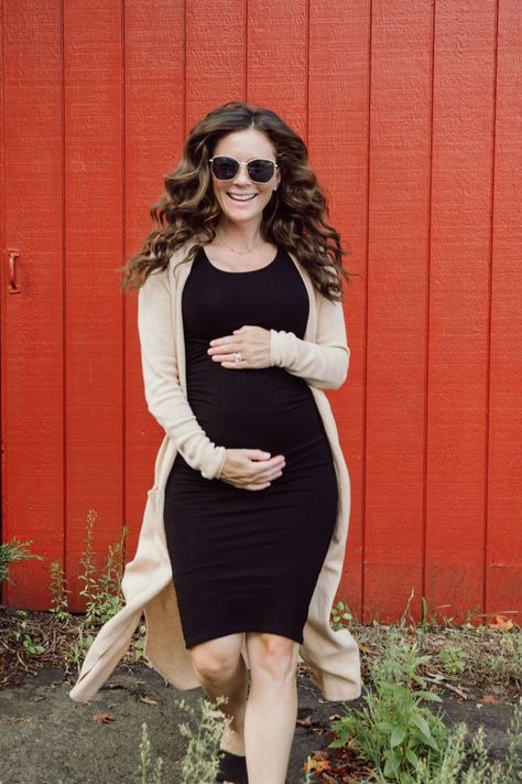 Black Bodycon Maternity Dress, Black Maternity Dress Outfit, Maternity Black Dress Outfit, Black Dress Pregnancy Outfit, Long Tight Black Dress, Maternity Party Wear, Bump Friendly Outfits, Moms Outfit, Black Pencil Skirt Outfit