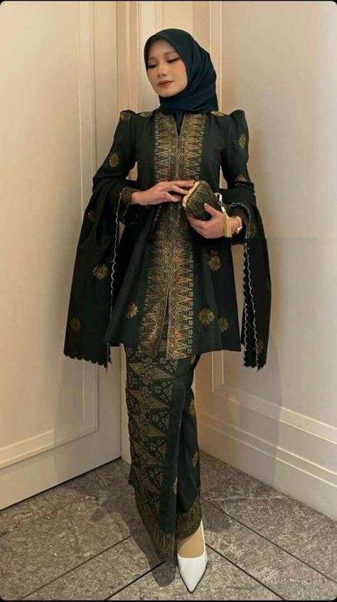 Wedding Songket Dress, Baju Raya Ideas Modern, Kebaya Malaysia, Songket Kurung, Kebaya Melayu, Baju Kurung Moden Style, Kebaya Songket, Korean Style Hijab, Kebaya Graduation