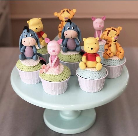 Cupcakes Winnie Pooh, Happy Birthday Cake Girl, Winnie The Pooh Cupcakes, Minion Cupcakes, Winnie The Pooh Cake, Winnie The Pooh Themes, Baby Shower Deco, Cake Decorating With Fondant, Winnie The Pooh Birthday