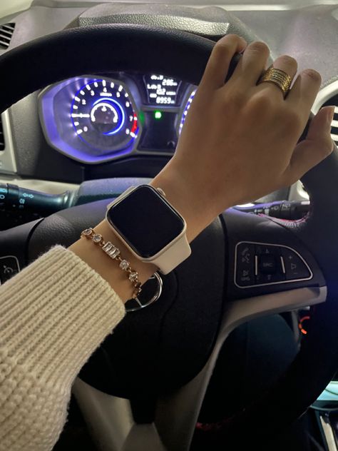 Mexican Girl Aesthetic, Apple Watch Aesthetic, Elegant Watches Women, Arrow Tattoos For Women, Alpine Loop, Apple Watch Fashion, Winter Wedding Guest Dress, Rose Gold Apple Watch, Instagram Photo Frame