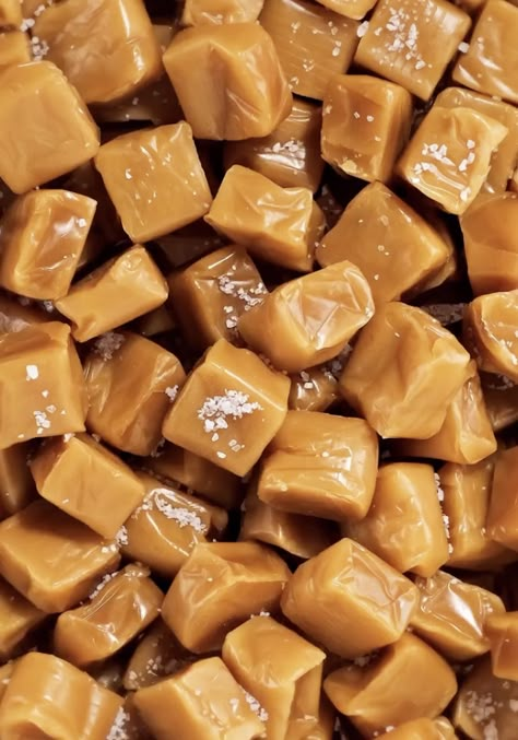 Brown Sugar Aesthetic, Carmel Food, Caramel Aesthetic, Caramel Wallpaper, Brown Candy, Cinnamon Dolce Latte, Coffee Flavors, Cinnamon Caramel, Cinnamon Dolce