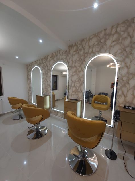 Makeup Parlour Interior, Simple Parlour Interior, Makeup Room Setup, Simple Saloon Decor Interior Design, Modern Hair Salon Interior Design Simple, Mens Salon Interior Design, Small Salon Set Up Ideas, Beauty Saloon Decor Interior Design, Parlour Interior Design Beauty