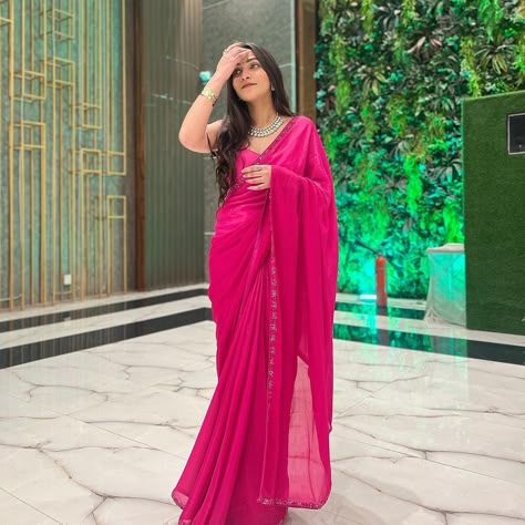 @that.review.addict is our version of Rani in our fuchsia pink saree and we’re totally swooning over this look on her 🩷😍 DM for product details and more #ZariLove #saree #rockyaurranikiipremkahaani #ranichatterjee #aliabhattlovers #hotpinksaree #pinksaree #ranisarees #sareelooks #bollywoodfashionista #bollywoodsaree #chiffonsaree #plainsaree Rani Pink Saree, Farewell Sarees, Wedding Fits, Rani Pink, Body Weight Leg Workout, Fancy Sarees Party Wear, Plain Saree, Traditional Outfit, Traditional Indian Outfits