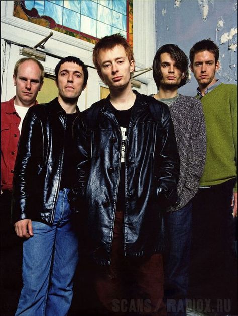 Radiohead Pablo Honey, Colin Greenwood, Thom Yorke Radiohead, Radio Head, How To Disappear, Thom Yorke, 90s Aesthetic, Band Photos, Alternative Music