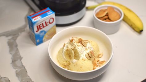 Make this Banana Pudding Pie Protein Ice Cream in the Ninja® CREAMi®. Jello Ice Cream, Banana Pudding Pie, Banana Pudding Ice Cream, Ninja Creamy, Banana Pudding Pies, Banana Ice Cream Recipe, Banana Cream Pudding, Frozen Yogurt Recipes, Ww Meals