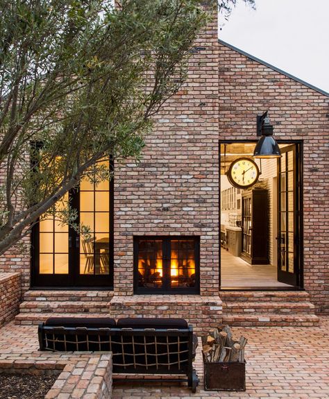 The Interior of Diane Keaton's Rustic Home Is the Stuff of Pinterest Dreams Brick Exterior House, Diane Keaton, Design Exterior, Pergola Patio, Celebrity Houses, Exterior Brick, Outdoor Fire, Porch Patio, Outdoor Fireplace