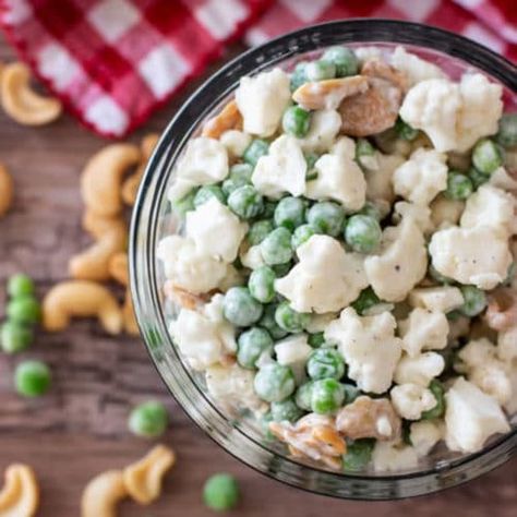 Cauliflower And Peas Recipe, Salad With Cashews, Cashew Salad, Pea Salad Recipes, Easy Cauliflower, Creamy Cauliflower, Cauliflower Salad, Pea Salad, Macaroni Salad