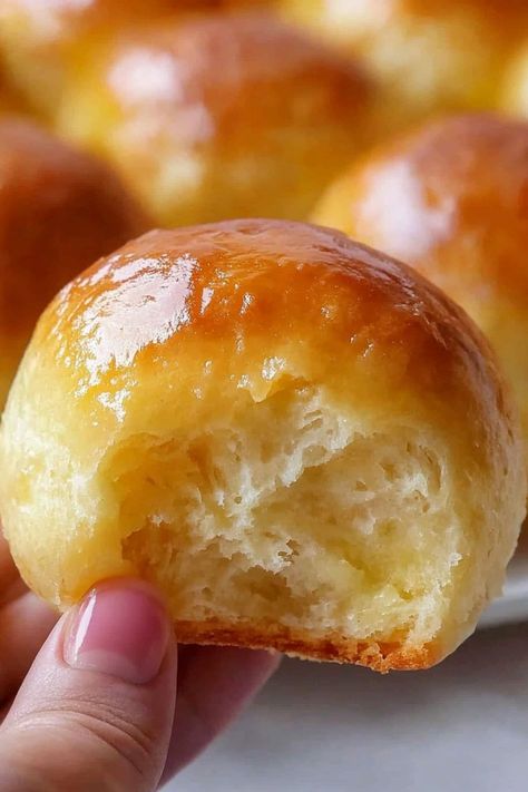 Once you try these soft and fluffy potato rolls, you'll be hooked! They're the perfect accompaniment to any main course. Potato Rolls With Instant Potatoes, Potato Bread Rolls, Potato Rolls Recipe, Potato Buns, Milk Bread Recipe, Potato Rolls, Fluffy Dinner Rolls, Instant Potatoes, Potato Dinner