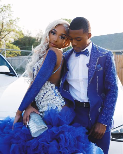 Royal Blue Prom Outfits For Couples, Royal Blue Prom Couple, Black Couple Prom, Prom Color Ideas, Blue Prom Couple, Prom Outfits For Couples, Prom Couples Outfits, Prom Fits, Royal Blue Party Dress