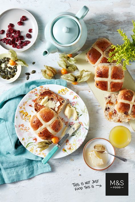 Easter Food Photography, Cottage Pantry, Food Photography Cake, Golden Berries, Inspirational Aesthetic, Food Easter, Flatlay Ideas, Golden Honey, Hot Cross Buns