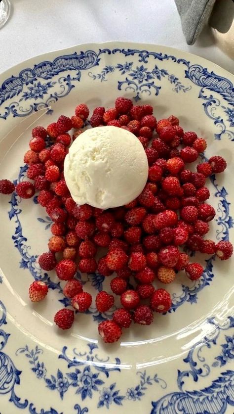 Berries And Cream Aesthetic, Breakfast Ice Cream, Strawberries And Cream Aesthetic, Aesthetic Berries, Dinner Heels, Berries Aesthetic, Berries Ice Cream, Berry Aesthetic, Strawberry Plate