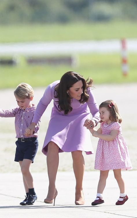 Princess Charlotte Dresses, Kate Middleton Family, Toddler Tantrums, Prince William Family, Vacation Videos, Middleton Family, Tantrums Toddler, Kate Middleton Prince William, Princess Kate Middleton