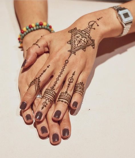 Moroccan Tattoo, Berber Tattoo, Hamsa Hand Tattoo, Moroccan Henna, Henna Tutorial, Henna Inspired Tattoos, Hand And Finger Tattoos, Henna Tattoo Hand, Henna Tattoo Designs Hand