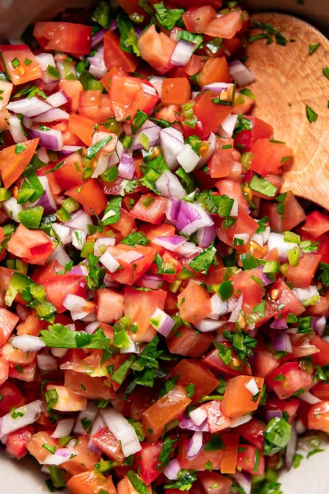 Salad For Party, Roma Tomato Recipes, Fresh Salsa Recipe Homemade, Salad Party, Party Salad, Homemade Pico, Tomato Salsa Recipe, Fresh Salsa Recipe, Side Salads