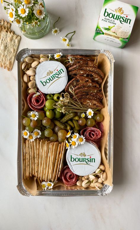 Boursin Cheese Board, High Fiber Veggies, Picnic Box, Food Boards, Savory Cheese, Boursin Cheese, Dinner Party Summer, Herb Cheese, Food Intolerance