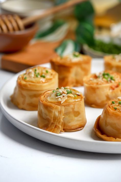 Phyllo Bites ❤️ These are the most perfect appetizer. They are so good… crispy on the outside and creamy on the inside. Phyllo Pinwheel Appetizers, Appetizers Using Phyllo Dough, Starter Menu Ideas, Croustades Fillings, Upscale Finger Foods, Filo Appetizers, Appetizer Cups For Party, Filo Cup Appetizers, Mini Sandwich Ideas