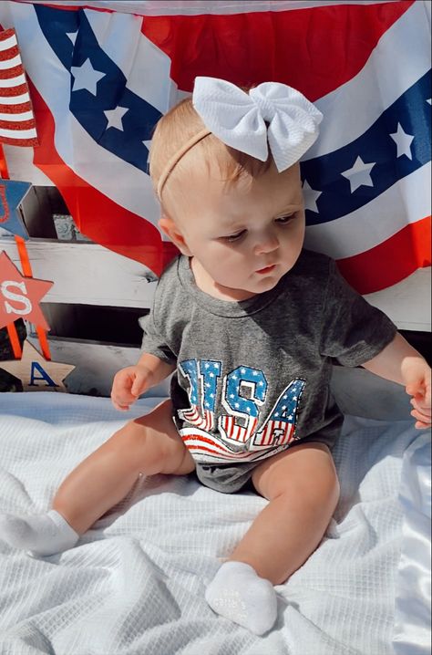 Fourth Of July Baby Photoshoot, 4th Of July Photo Shoot Baby, Memorial Day Baby Photoshoot, July Baby Photoshoot, Fourth Of July Baby Pictures, 4th Of July Baby Pictures, Baby Growth Pictures, Baby Holiday Pictures, Holiday Baby Pictures