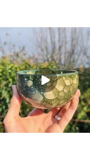 𝙏𝙝𝙚 𝘾𝙚𝙧𝙖𝙢𝙞𝙘 𝙎𝙘𝙝𝙤𝙤𝙡 on Instagram: "Hi, I'm Calder van Andel from the Netherlands. In this workshop, you will learn the bubble glaze technique and two fun variations to create beautiful patterns on your bisque-fired ceramics.  Learn more: https://www.rfr.bz/iljtwdp" Bubble Glaze Technique, Bubble Glaze Pottery, Glaze Techniques Ceramics, Glaze Combinations For Pottery, Bubble Glazing, Recycled Christmas Gifts, Pottery Glaze Combinations, Solar Punk, Recycled Christmas