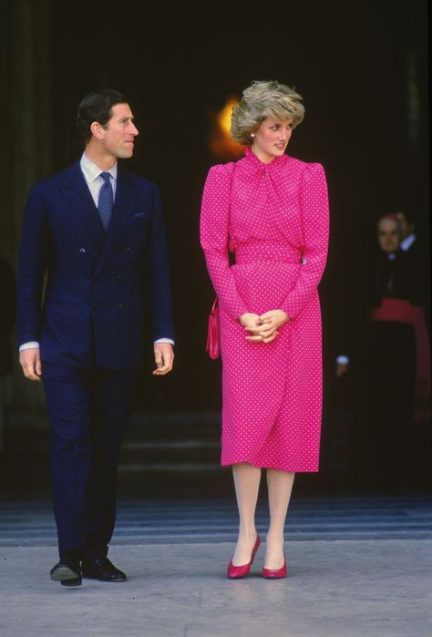 Diana Outfits, Queen Diana, Princess Diana Dresses, Interesting Textures, Prince And Princess Of Wales, Princess Diana Fashion, Princess Diana Family, Princess Diana Photos, Princess Diana Pictures