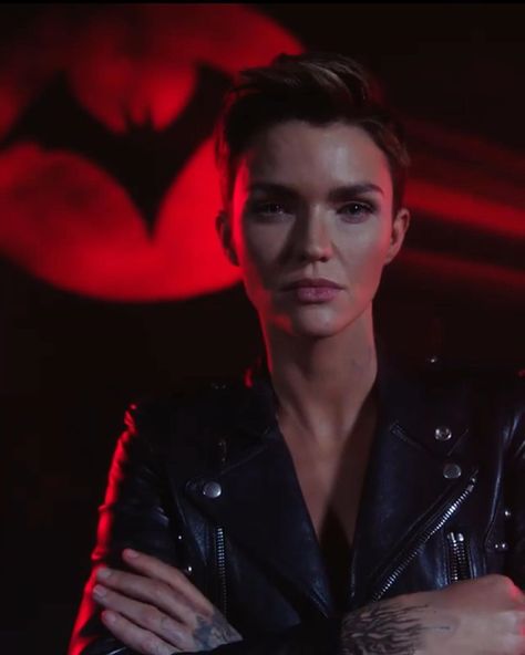 Batwoman Ruby Rose, Ruby Rose Batwoman, Batwoman Kate Kane, Kate Kane, Gotham Knights, Gotham Batman, Batwoman, Ruby Rose, Gal Gadot